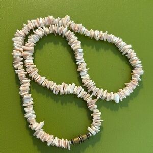 Men’s standard shell necklace choker in cream